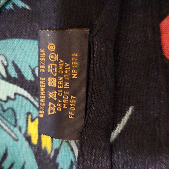 Limited edition Luis Vuitton palm tree extra large size scarf - Picture 6 of 11